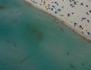 Scores of visitors throng Turkey’s resort towns