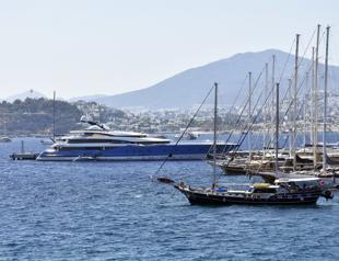 Yachts race for parking spot in tourism hotspot Bodrum
