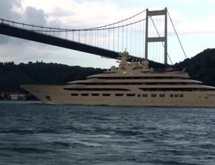 World-famous ‘Dilbar’ yacht passes through Istanbul Strait