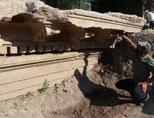 Sanctuary entrance structure of Temple of Zeus found