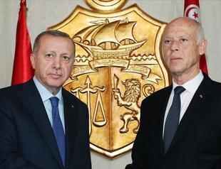 Turkish, Tunisian presidents talk democracy, stability over phone