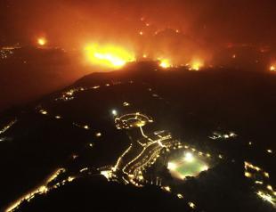 Thousands more flee fires outside Athens amid heat wave