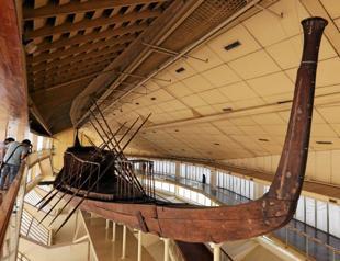 King Khufus Boat moved from Giza pyramids to new home