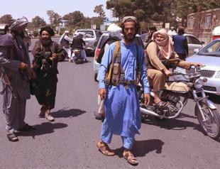 Afghan president leaves the country as Taliban move on Kabul