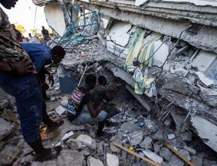 Haiti searches for survivors after quake kills more than 700