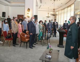 Pakistan honors 2 Turkish citizens with top civilian awards