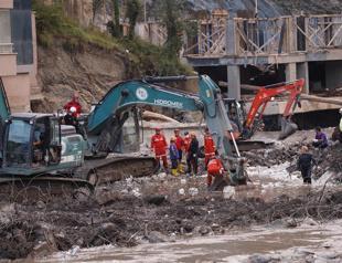 Families hold on to hope as death toll climbs in Black Sea region