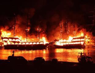 Four tourist boats engulfed in flames