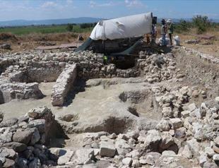 Ancient relief discovered in Balıkesir excavations