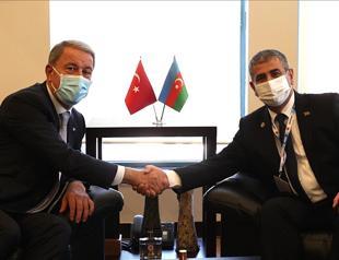 Turkish, Azerbaijani defense chiefs discuss bilateral defense
