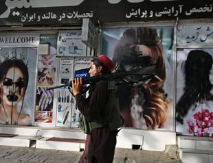 Biden sees ’chaos’ as US presses Taliban to let Afghans leave