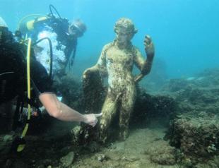Diving among ancient ruins where Romans used to party