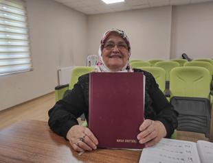 Woman writes book after becoming literate at age of 70