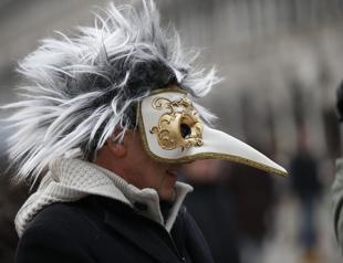 No stranger to plagues, Venice opens film fest with caution