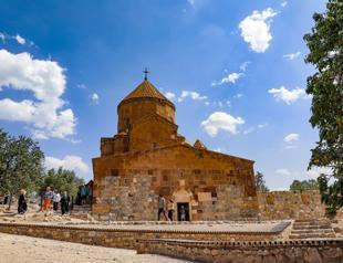 Ancient Akdamar Church to hold 9th holy mass