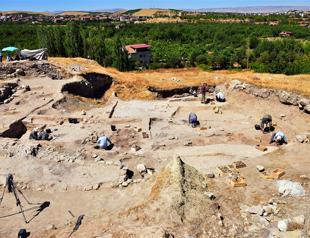 Over 20 graves, house ruins found in Arslantepe Mound