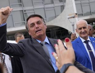 Bolsonaro issues decree limiting social media moderation