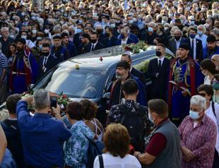 Thousands bid farewell to Theodorakis
