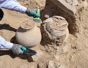 Urns found in Çavuştepe Castle under examination