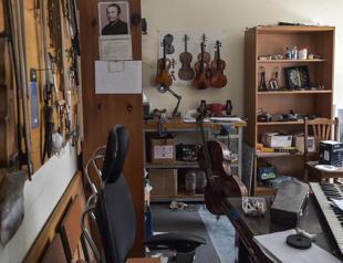 Afghan musicians mourn abandoned instruments after Taliban takeover