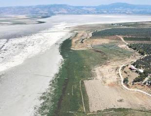 Land-grabbers pillaging dried lakes, dams