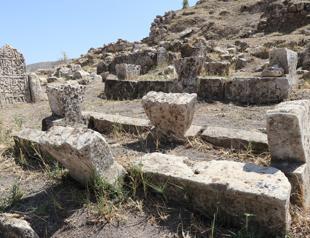 Tombstones found in Hasankeyf unique