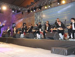 Sufi poet commemorated at historical palace