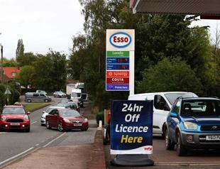 UK army to deliver petrol from Monday amid fuel crisis