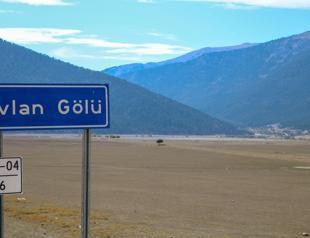Lake in Turkey’s south completely dries up