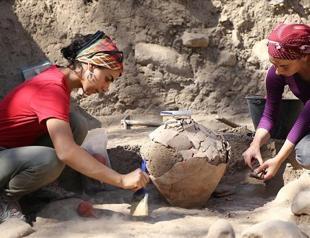 4,500-year-old jar unearthed in Mersin