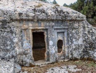 Treasure hunters explode ancient rock tomb