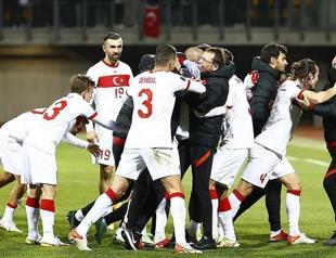 Turkey seal late 2-1 win over Latvia, keep their World Cup dreams alive