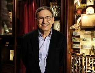 Orhan Pamuk urges Italian prime minister to take action
