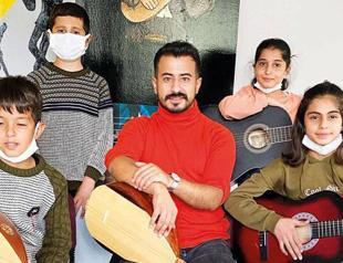 Teacher, students form orchestra from scratch