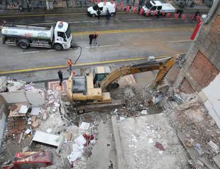 21 survive Turkey building collapse with no deaths