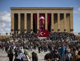 Nation remembers Atatürk, flocks to Anıtkabir, Dolmabahçe Palace