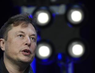 After Twitter poll, CEO Musk sells off $5 bln in Tesla shares