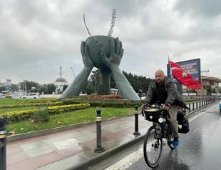 Turkish man pedals around globe to fight Islamophobia, racism