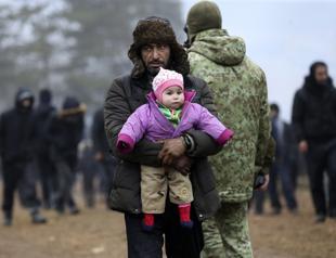 US, EU vow new sanctions against Belarus as migrants mass at border