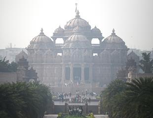 Delhi schools shut indefinitely as smog worsens