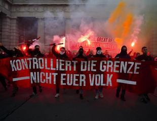 Tens of thousands rally against COVID curbs in Europe and Australia