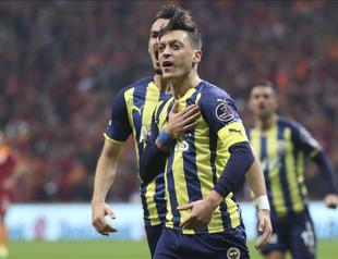 Fenerbahçe beat Galatasaray 2-1 in nail-biter Turkish Süper Lig derby