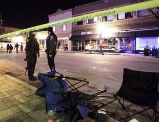 Vehicle plows into Christmas parade in US, killing multiple victims