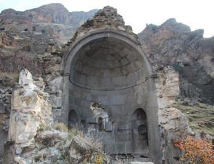 Treasure hunters destroy Vank Church