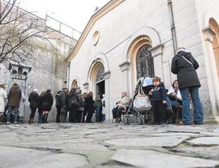 Istanbul residents throng to Greek Church to make wish