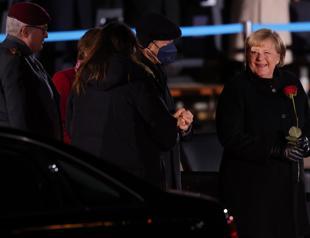 Merkel taps highlight by punkrocker for farewell parade