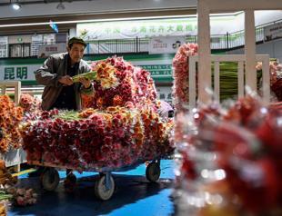 Asia’s biggest flower market makes stars out of influencers
