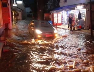 Aegean tourism hotspots flooded by heavy rains