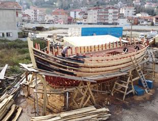 Ottoman-style boats being built in historic dock