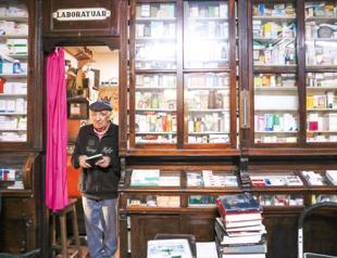 Nostalgic pharmacy in Istanbul ‘healing’ for more than a century